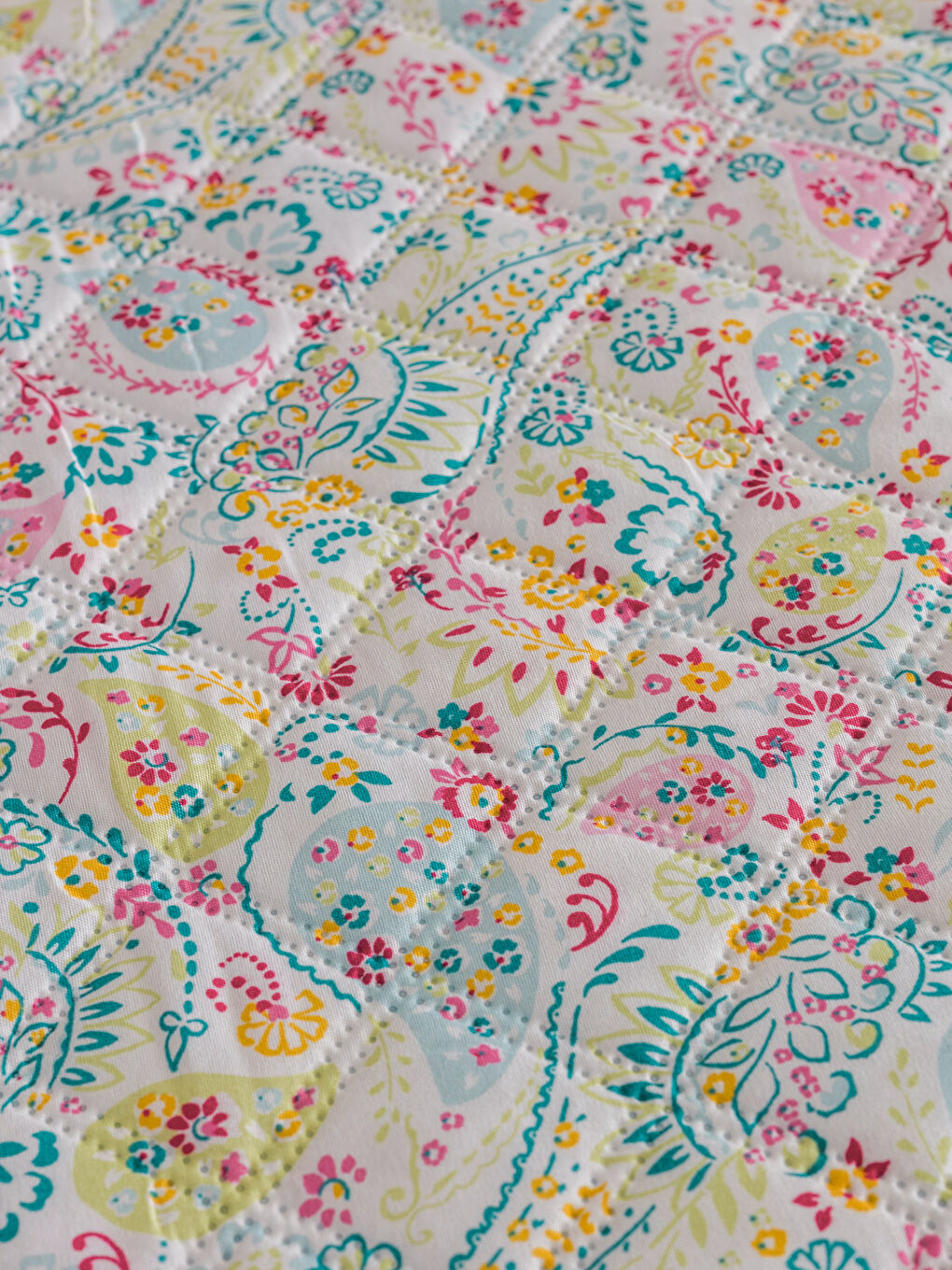 Karışık Çiçek Desenli Çift Kişilik Yatak Örtüsü -2