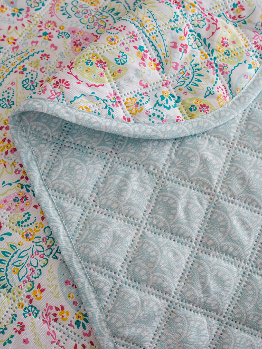 Karışık Çiçek Desenli Çift Kişilik Yatak Örtüsü -3