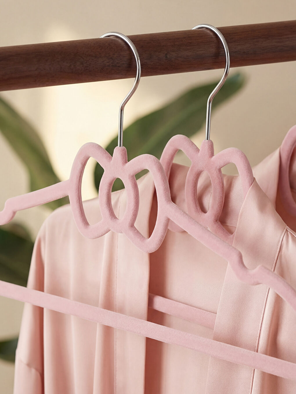 Набір із 10 пластикових вішалок із бантиками-3
