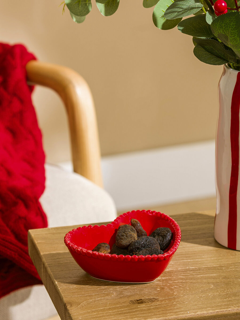 Kırmızı Kalp Figürlü Seramik Kase 13 cm