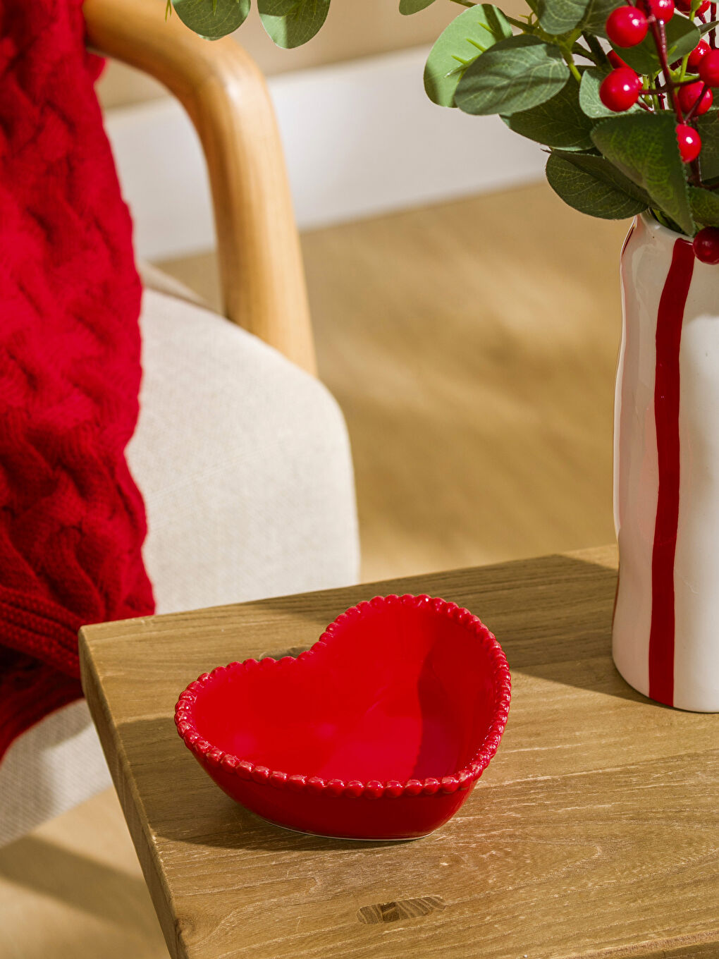 Kırmızı Kalp Figürlü Seramik Kase 13 cm-1
