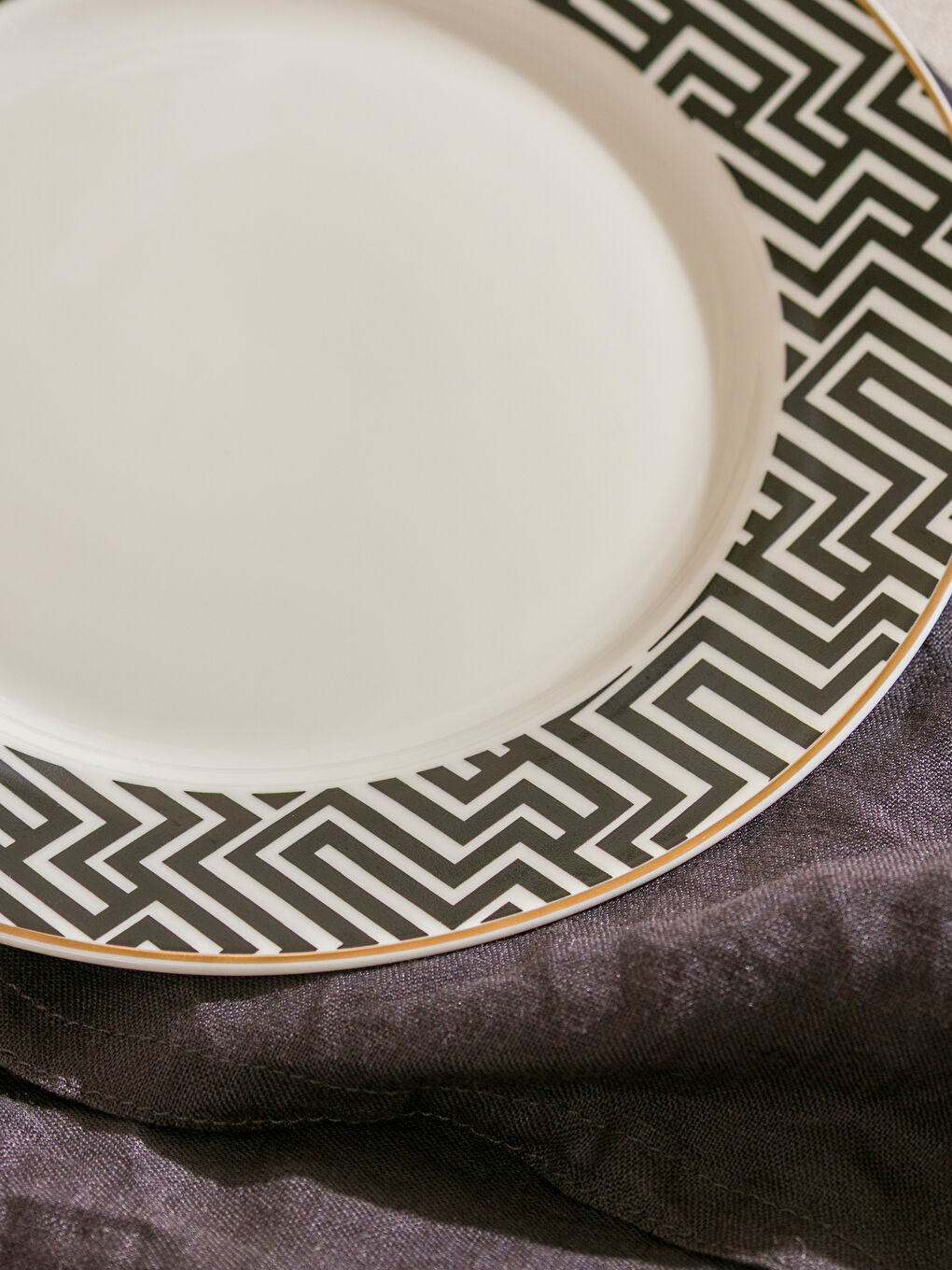 Geometric Patterned Dessert Plate 19 cm-2