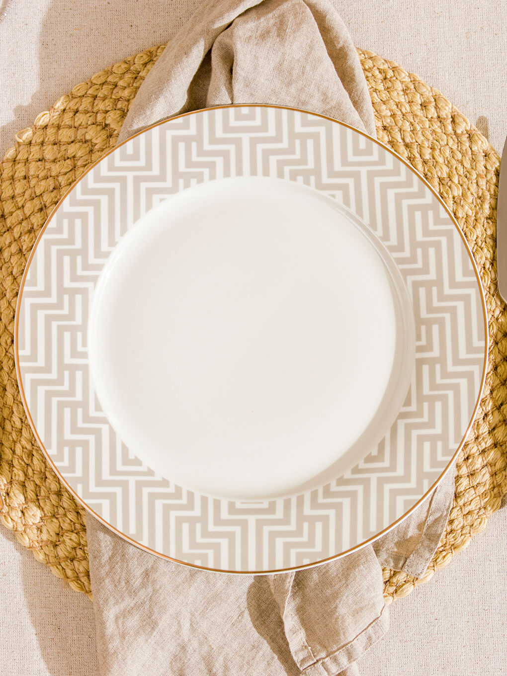 Patterned Porcelain Serving Plate 27 cm-1