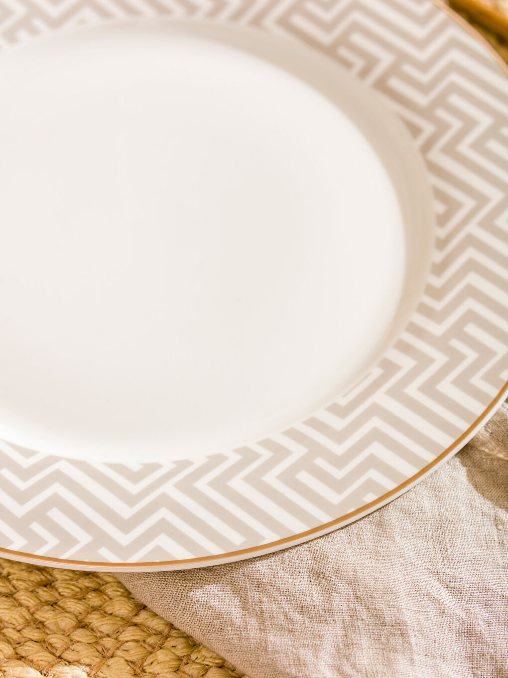 Patterned Porcelain Serving Plate 27 cm-2