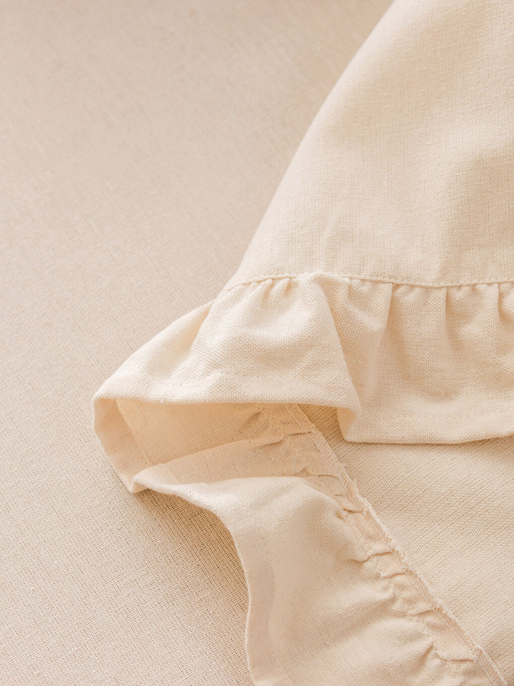 Bej Fırfır Detaylı Masa Örtüsü 150x200 cm-5