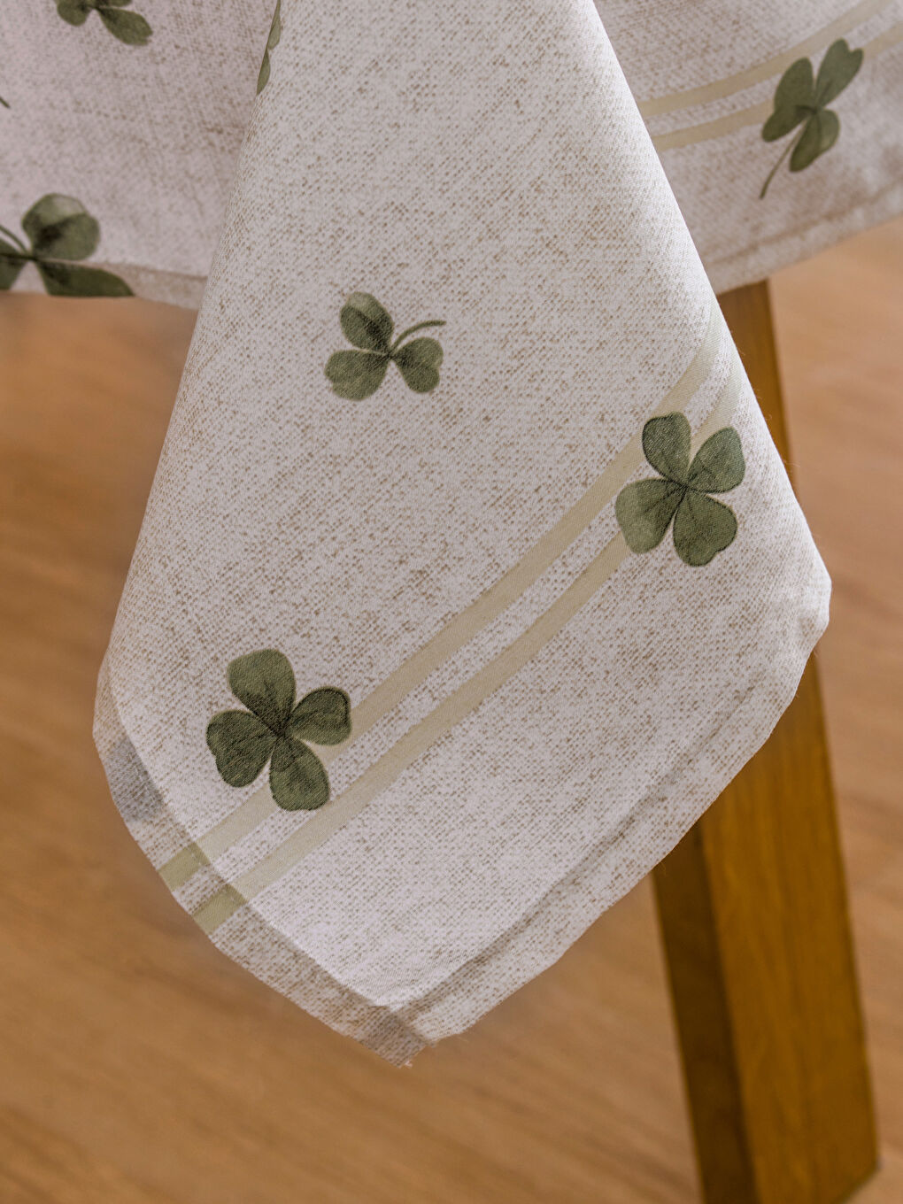 Karışık Yonca Baskılı Masa Örtüsü 150x200 cm-7