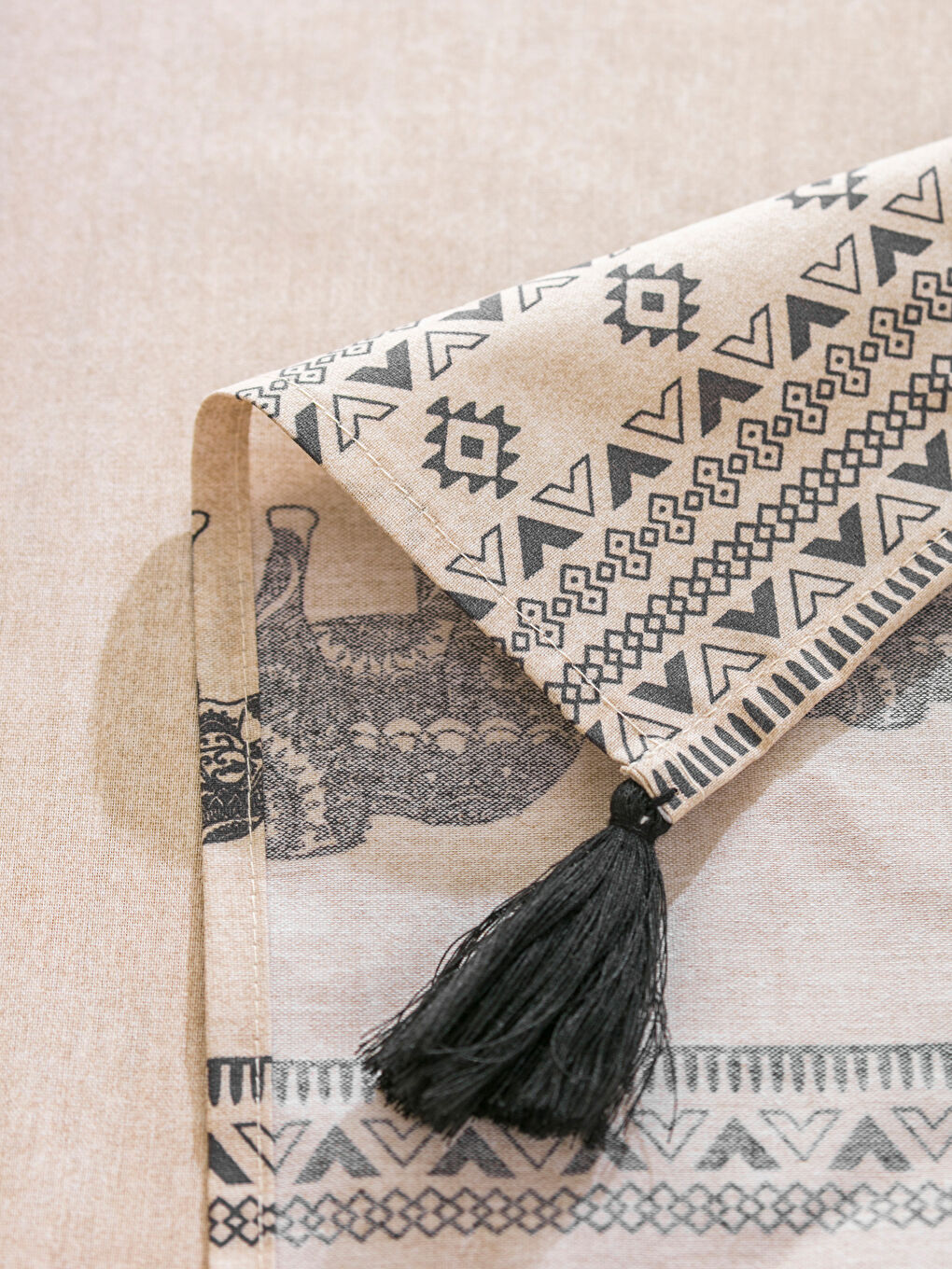 Karışık Fil Baskılı Masa Örtüsü 150x200 cm-3