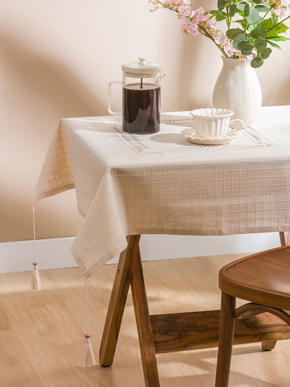 Nappe à Détails en Dentelle avec Pompons 90x90 cm-1