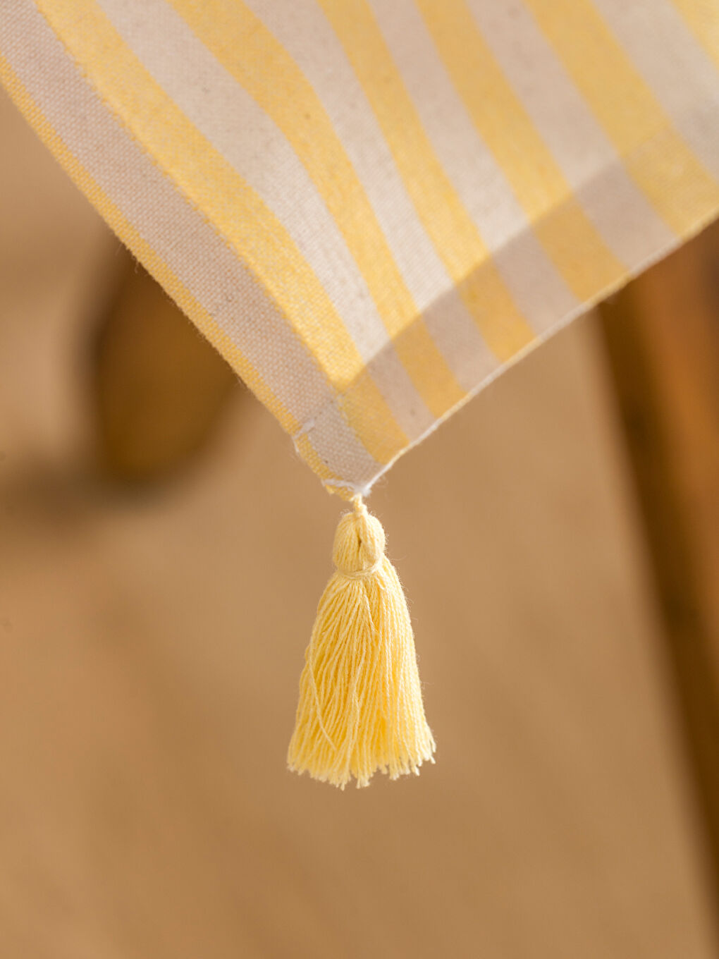 Karışık Çiçek Nakışlı Masa Örtüsü 90x90 cm-2