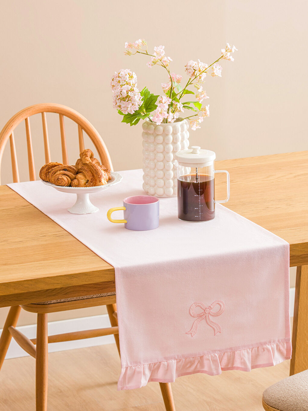 Pembe Fiyonk Nakışlı Fırfır Detaylı Runner 45x150 cm-1