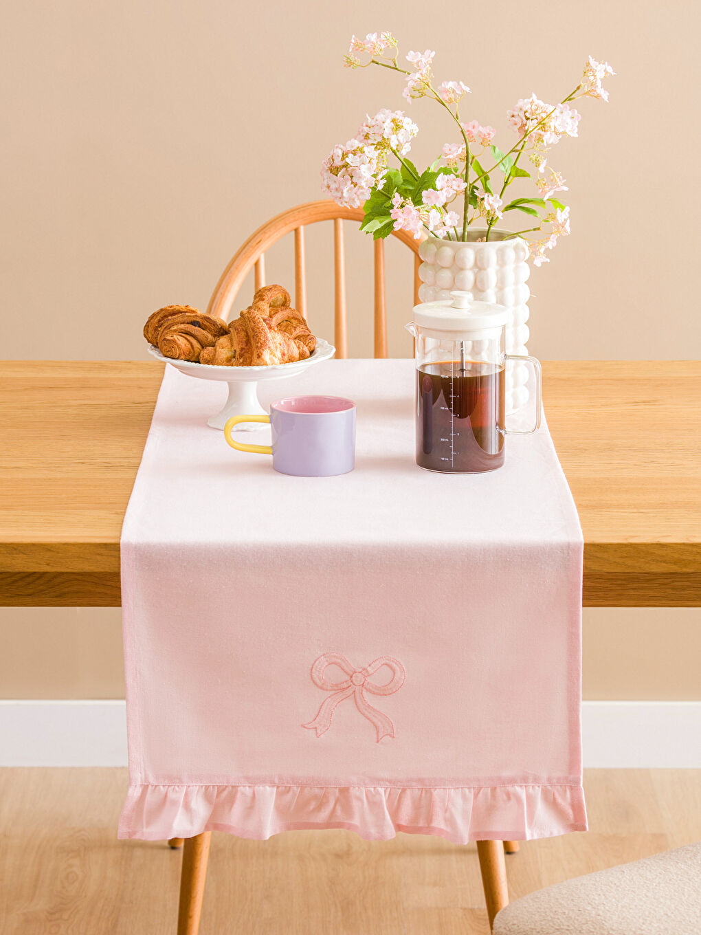 Pembe Fiyonk Nakışlı Fırfır Detaylı Runner 45x150 cm-2