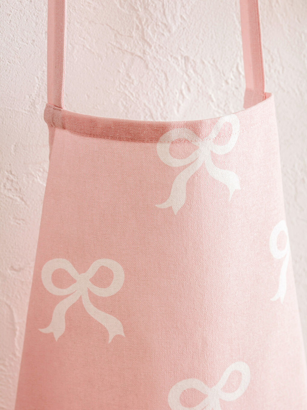 Pembe Fiyonk Baskılı Kadın Mutfak Önlüğü-1