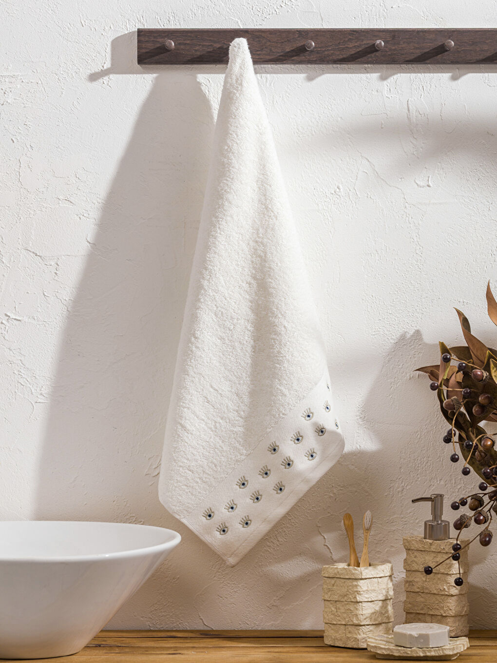 Ekru Nakışlı Yüz Havlusu 50x80 cm-1