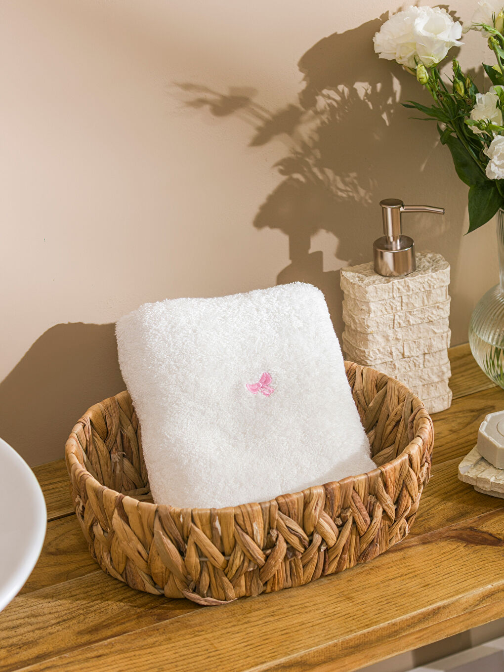 Ekru Nakışlı Pamuklu Yüz Havlusu 50x80 cm-2