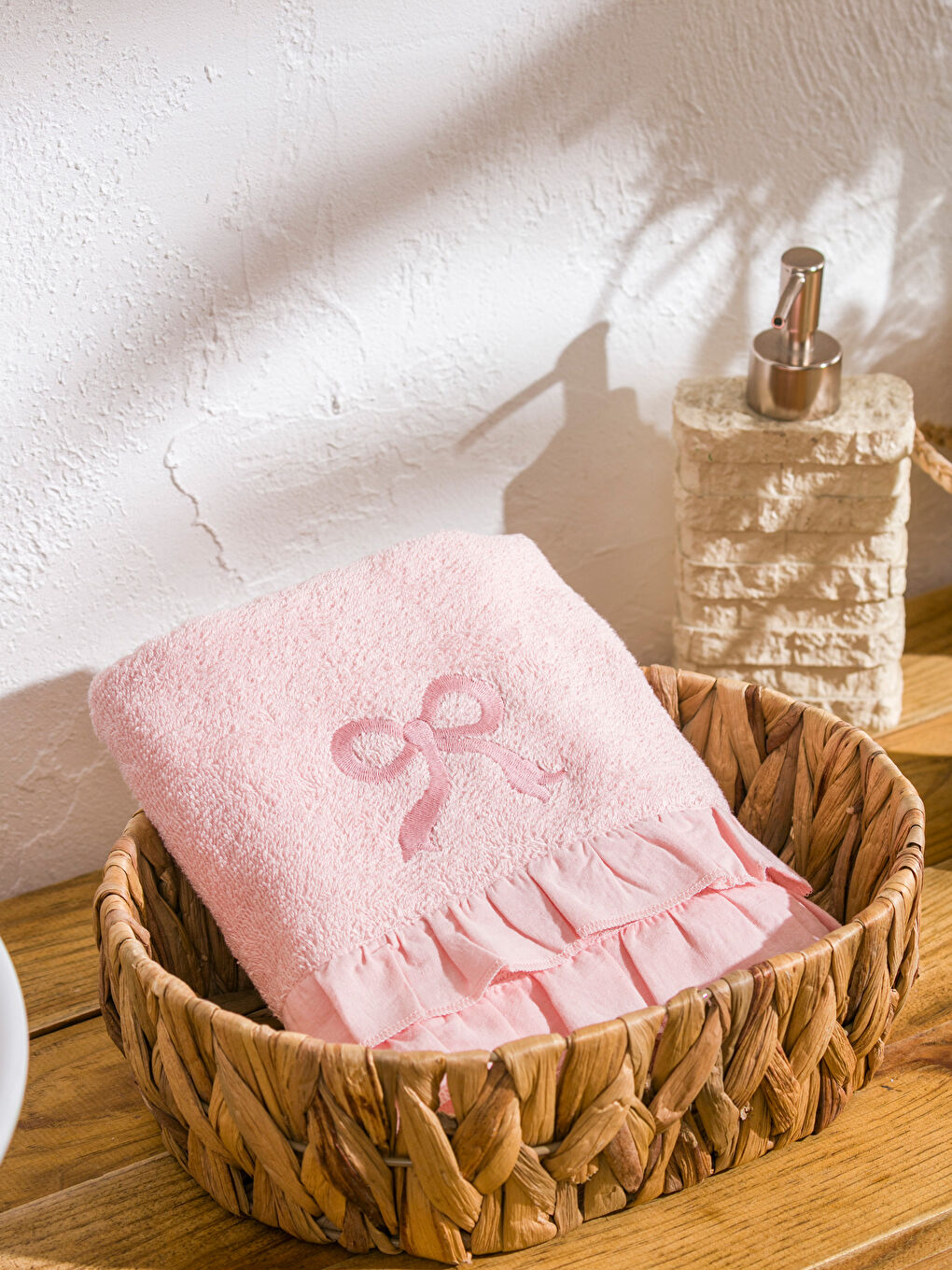 Pembe Fiyonk Nakışlı Yüz Havlusu 50x80 cm-2