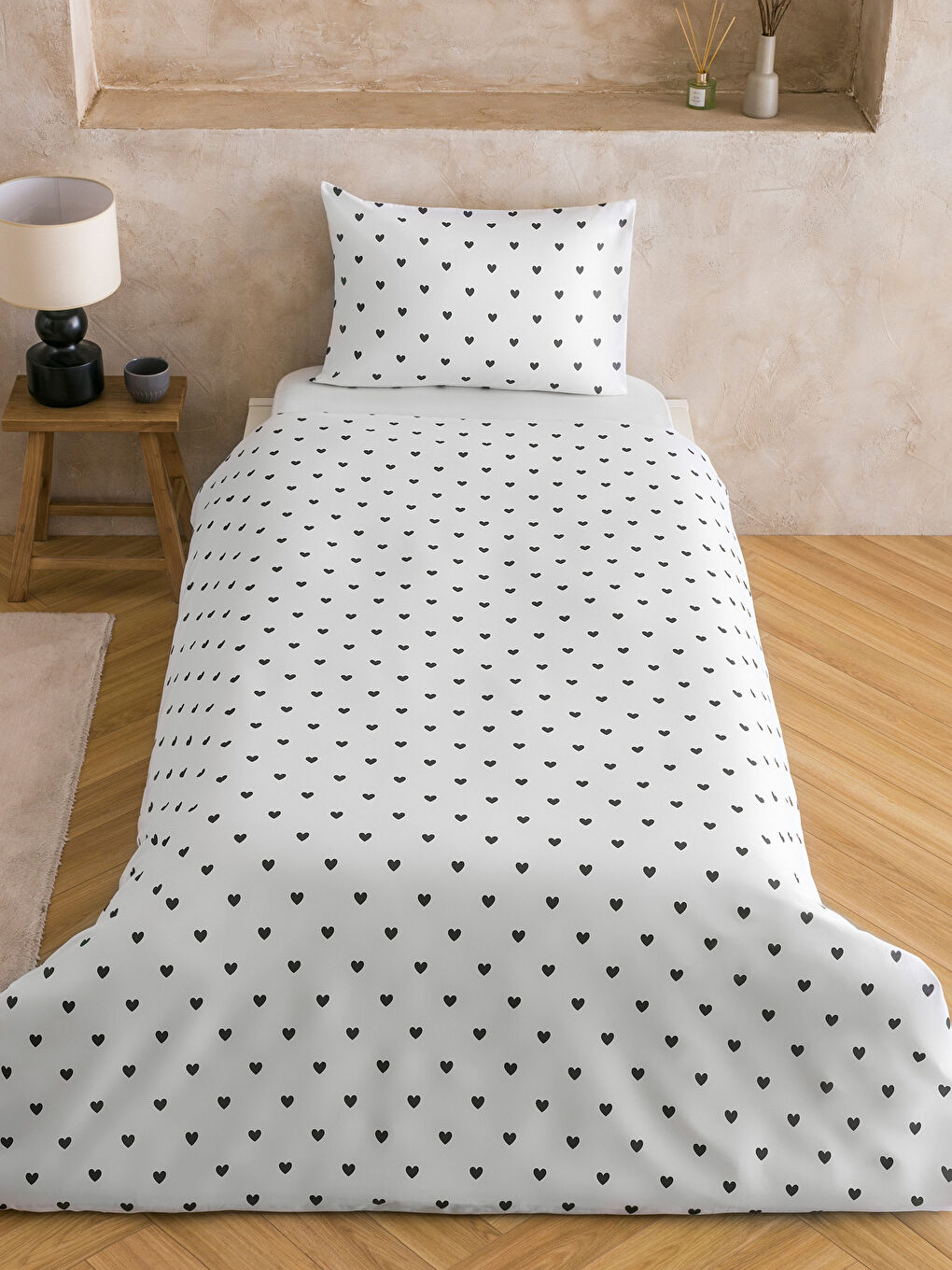 Siyah Kalp Baskılı Pamuklu Tek Kişilik Nevresim Seti-1