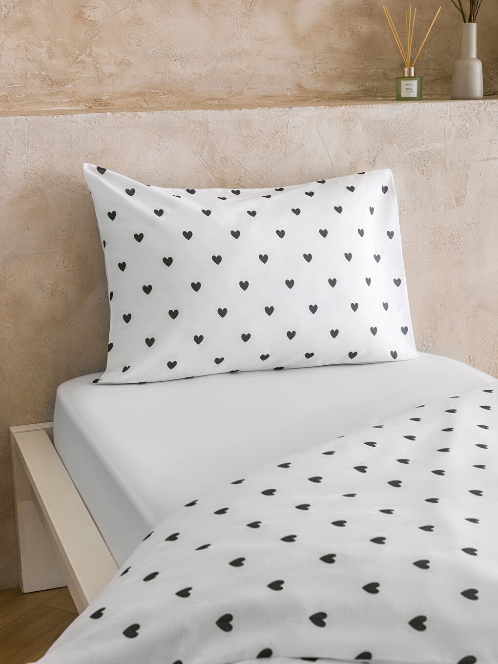 Siyah Kalp Baskılı Pamuklu Tek Kişilik Nevresim Seti-2