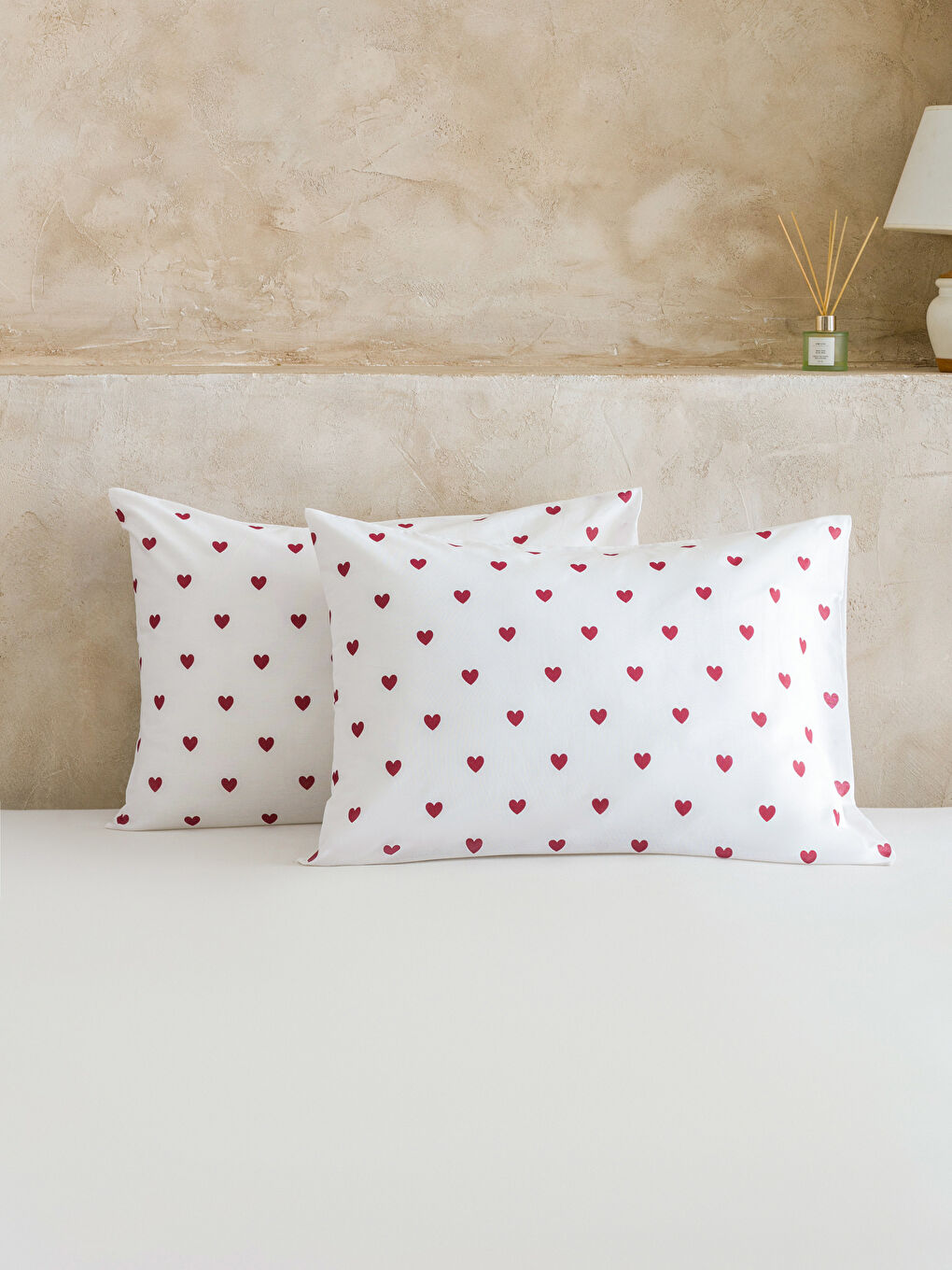 Kırmızı Kalp Desenli Yastık Kılıfı 2'li 50x70 Cm-1