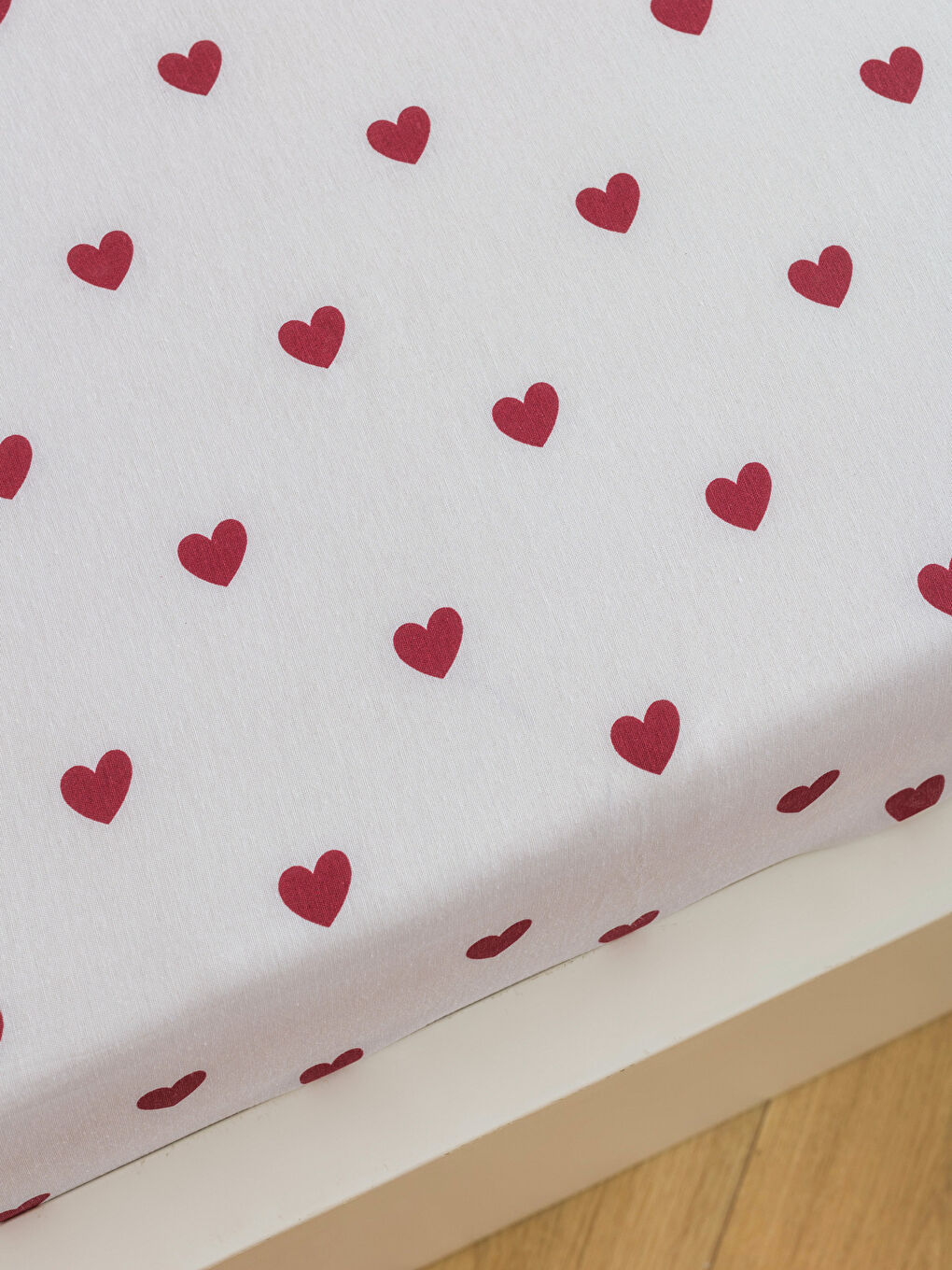 Kalp Baskılı Çift Kişilik Lastikli Çarşaf-1