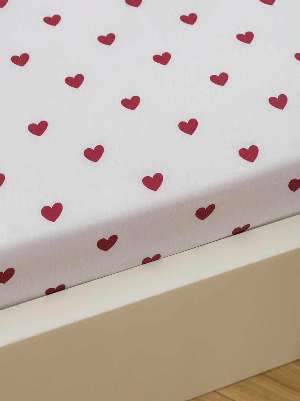 Kalp Baskılı Tek Kişilik Lastikli Çarşaf-1