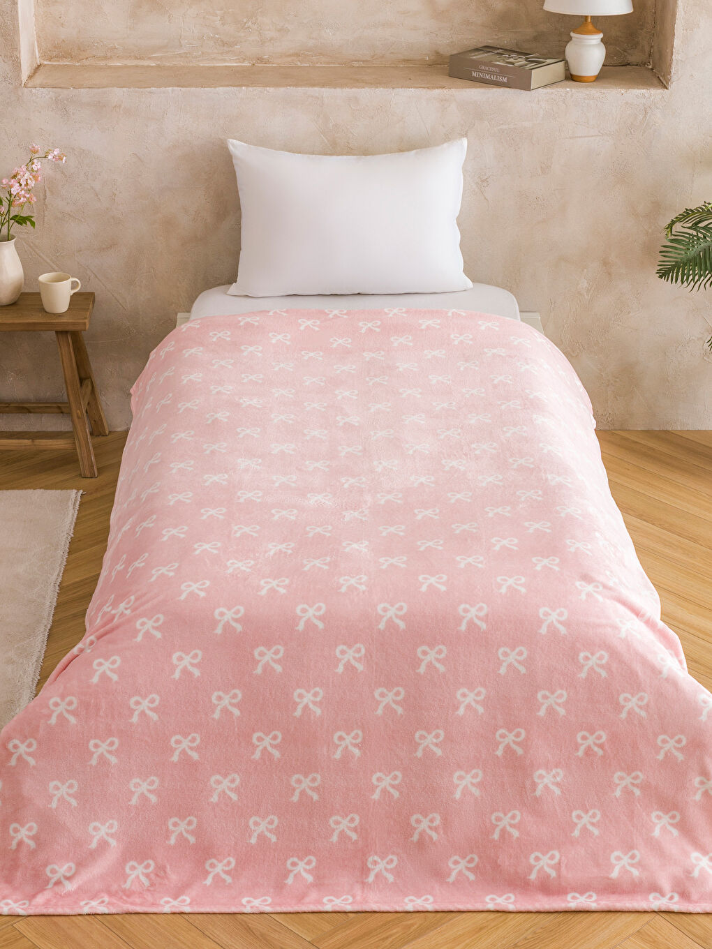 Pembe Fiyonk Baskılı Pelüş Tek Kişilik Battaniye-1