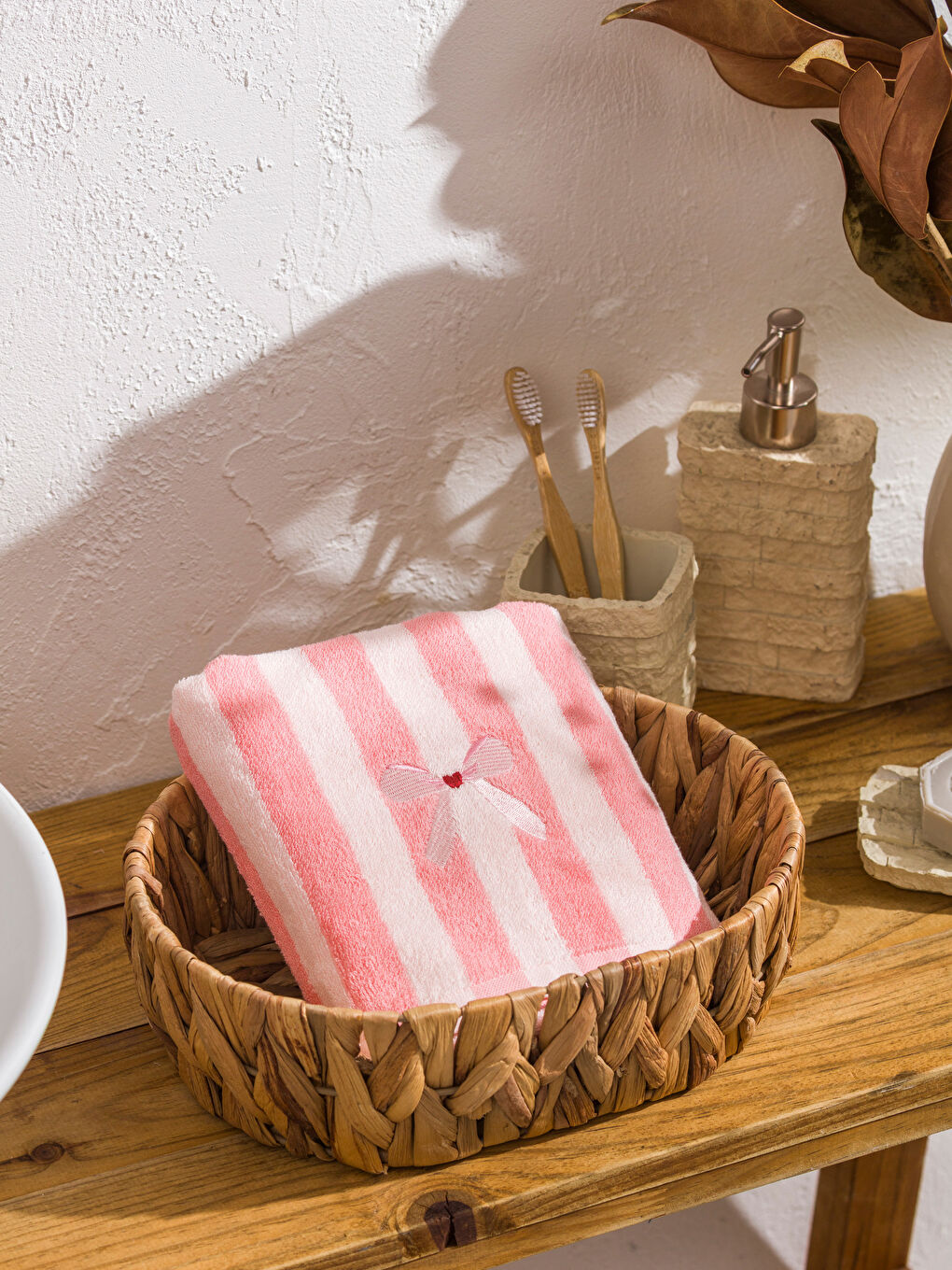 Pembe Çizgi Desenli Yüz Havlusu 50x80 cm-1