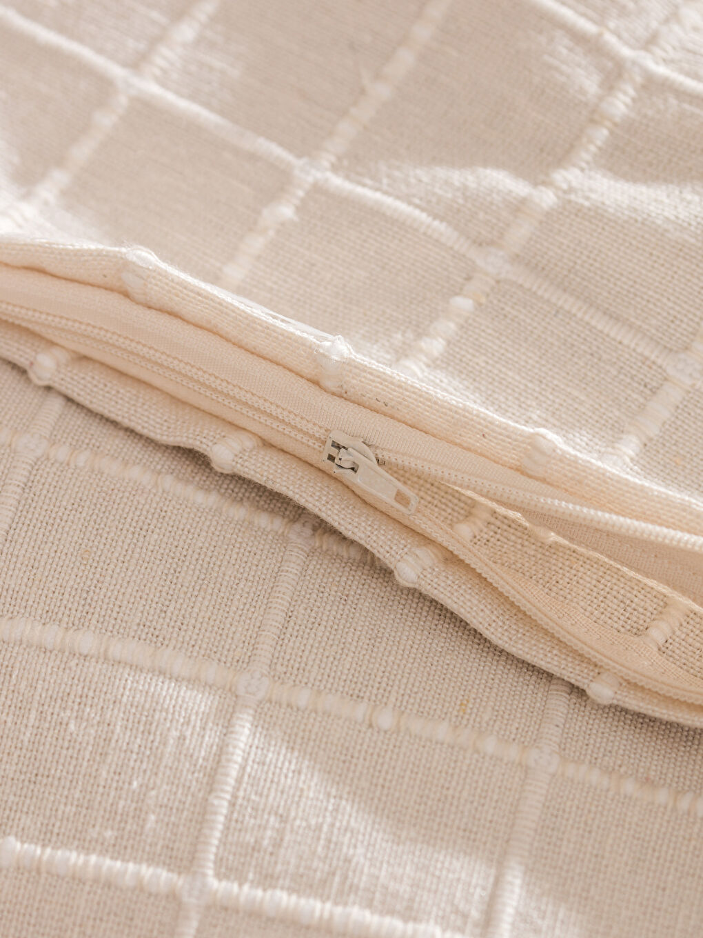 کەڤەری کوشن بێجی-3