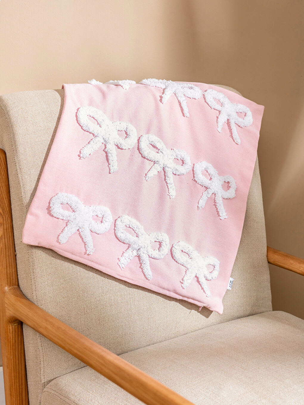 Pembe Fiyonk Baskılı Kırlent Kılıfı 45x45 cm-1