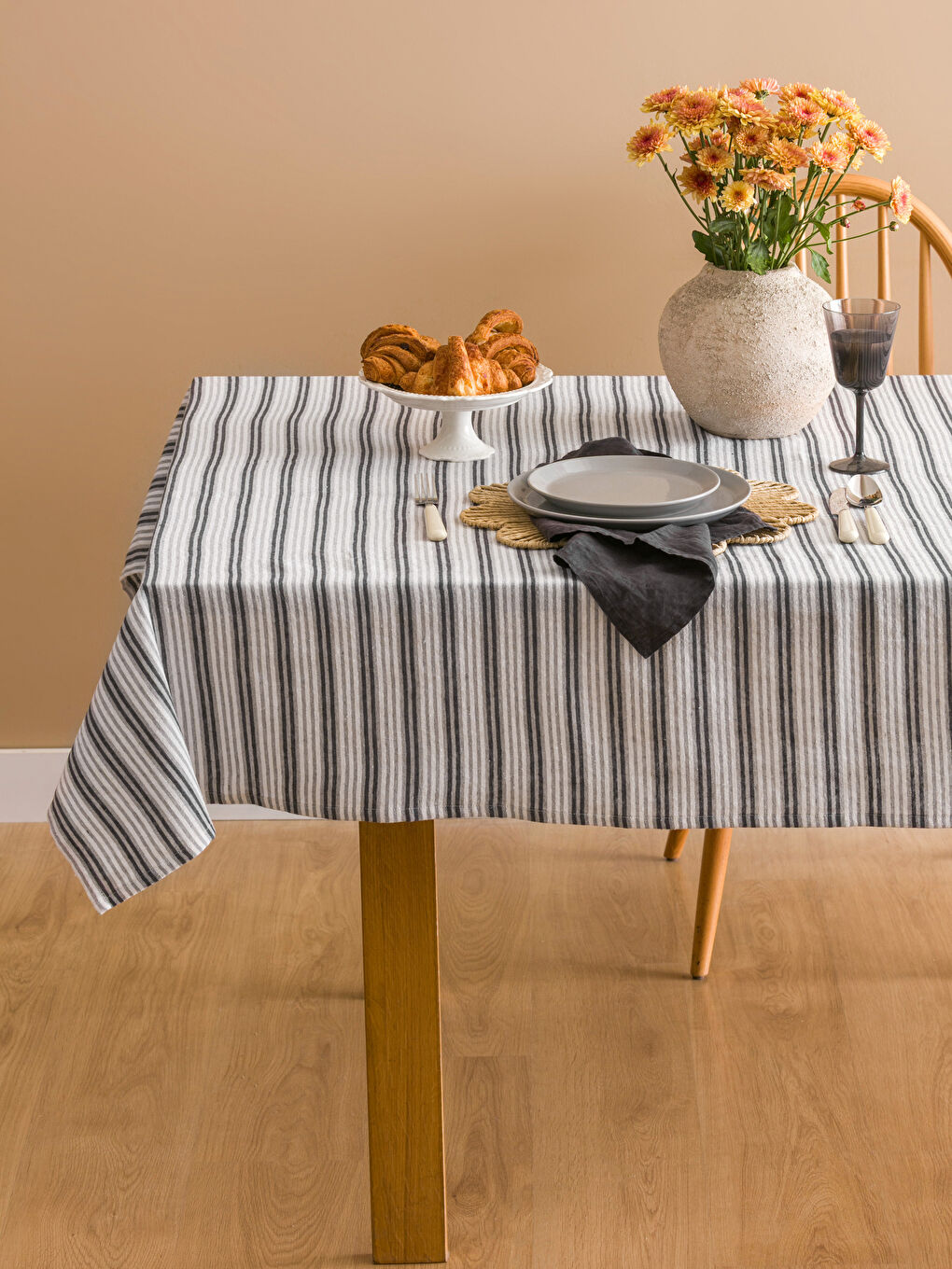 GREY Tablecloth-1