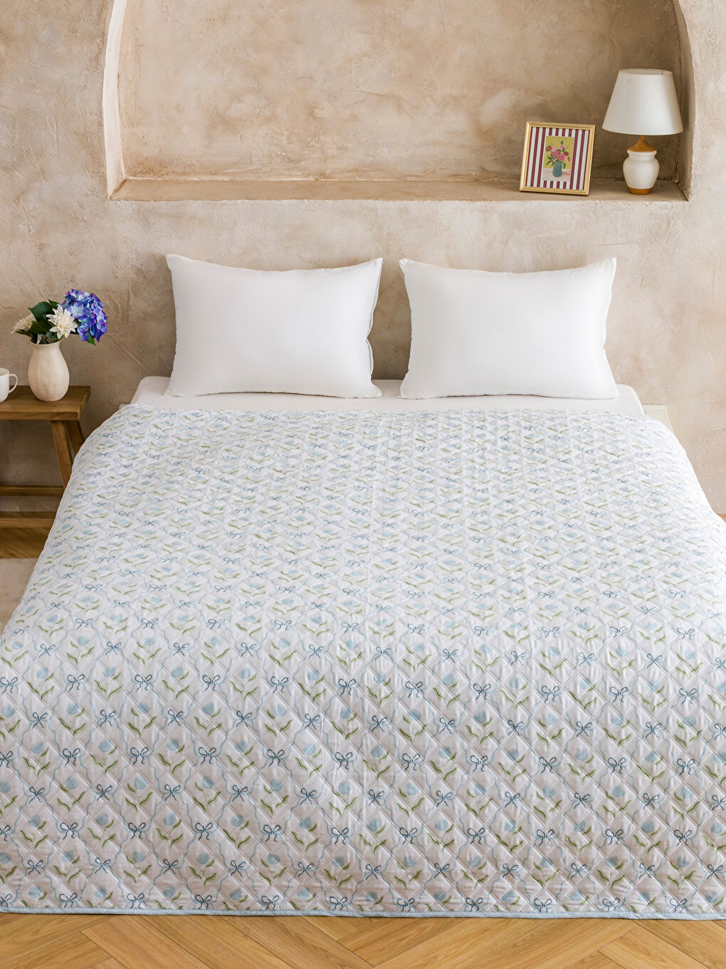 Karışık Çiçek Desenli Çift Kişilik Yatak Örtüsü-1