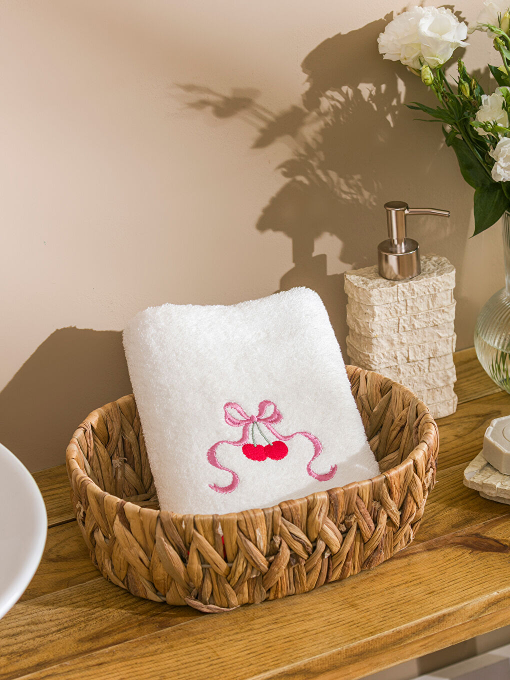 Ekru Nakışlı Pamuklu Yüz Havlusu 50x80 cm-1