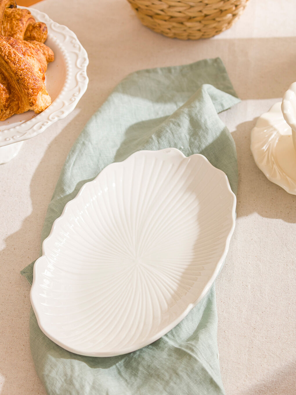 Beyaz Oval Sunum Tabağı 26 cm-1