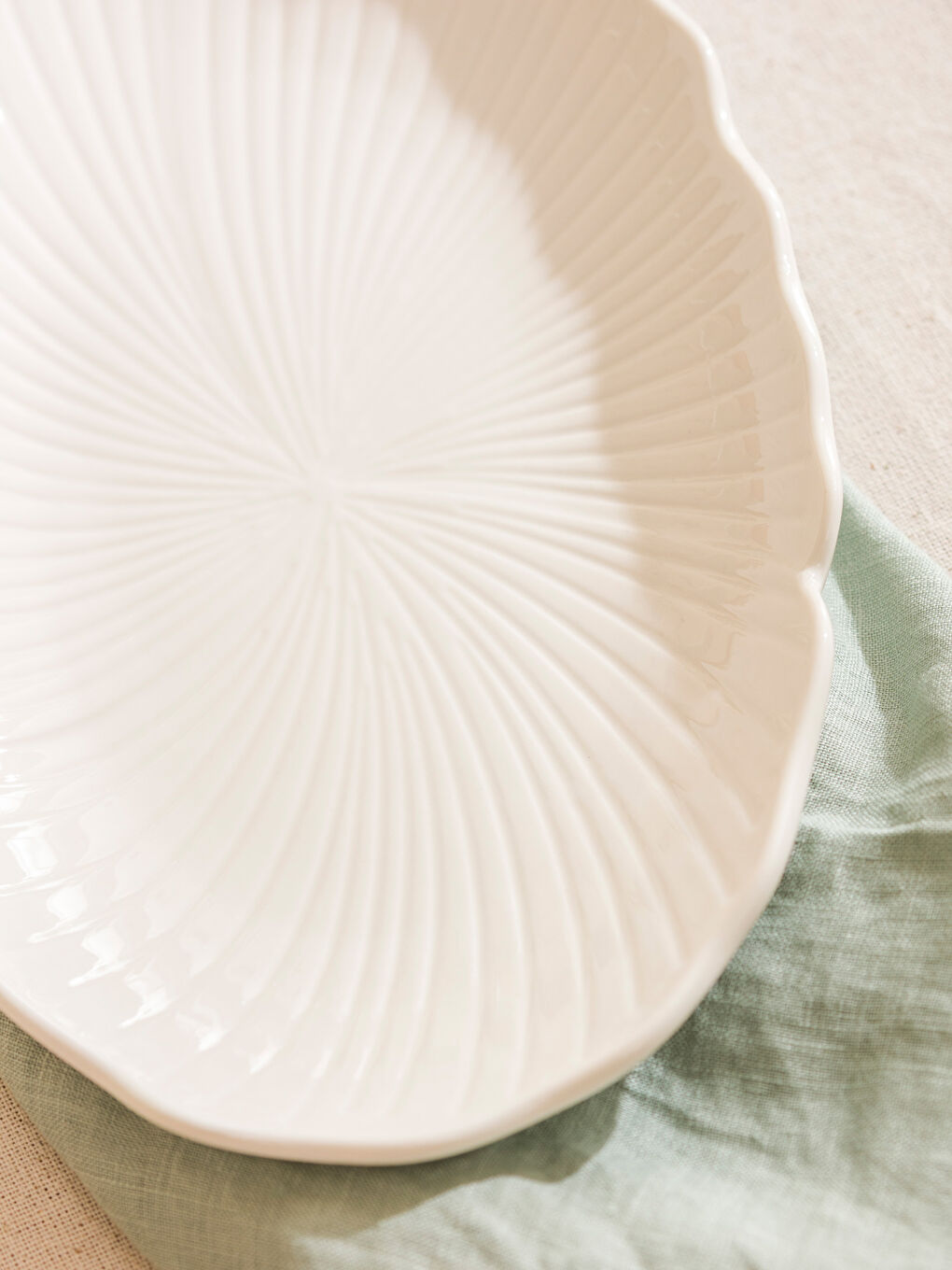 Beyaz Oval Sunum Tabağı 26 cm-2