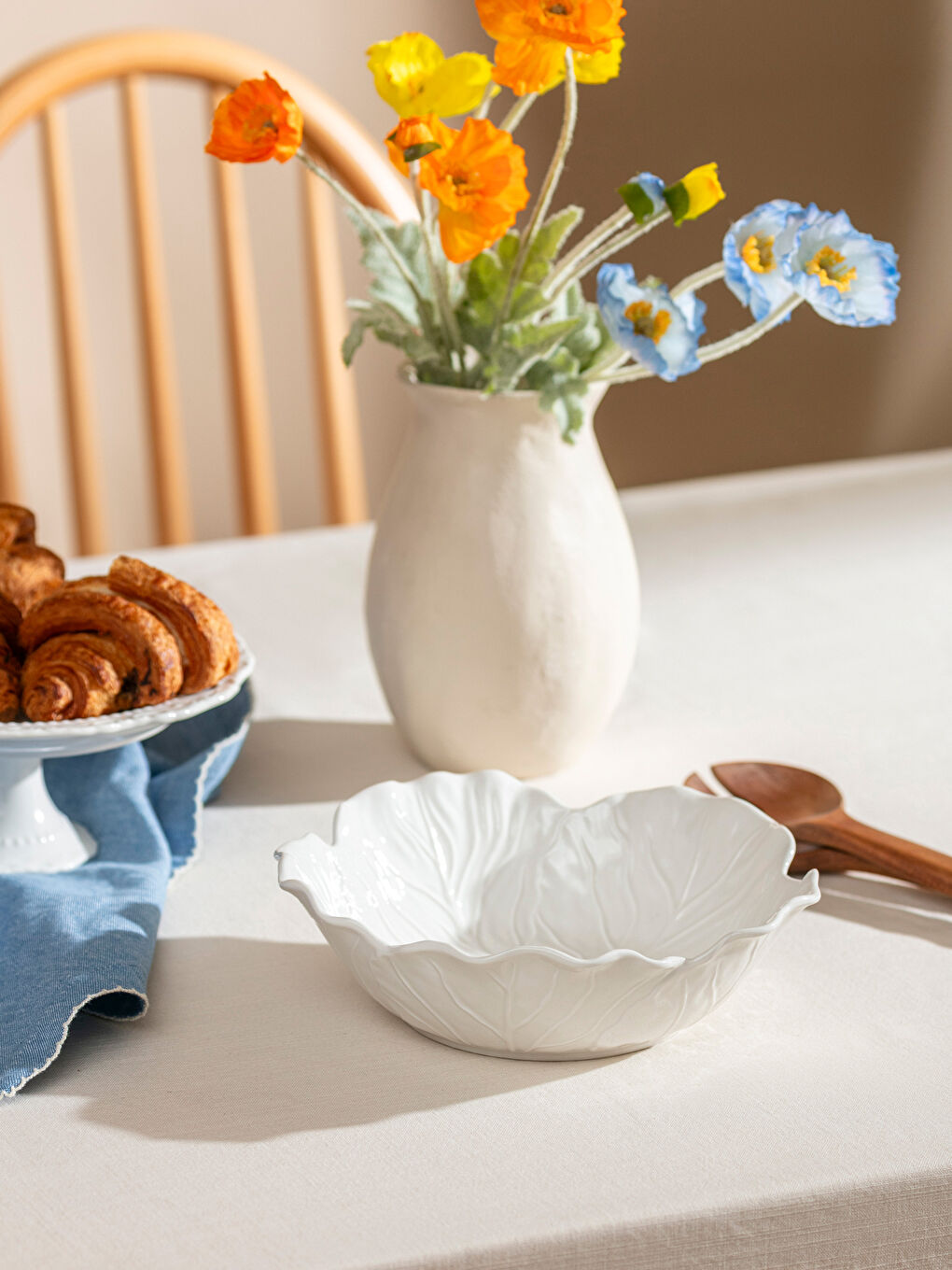 Beyaz Çiçek Desenli Porselen Kase 22 cm