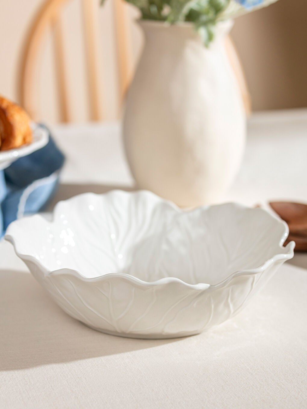 Beyaz Çiçek Desenli Porselen Kase 22 cm-2