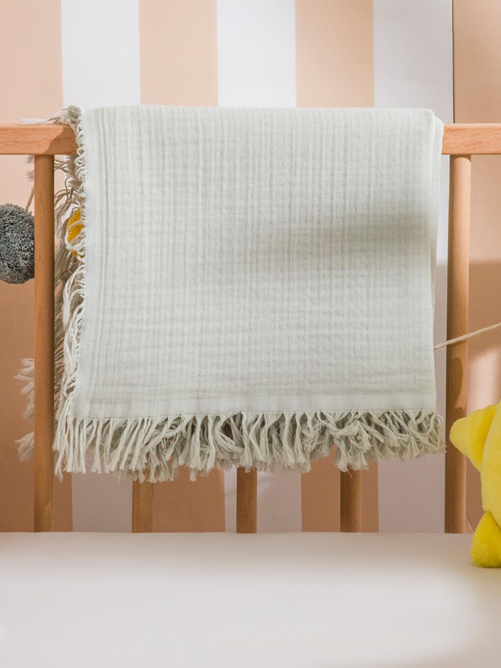 Yeşil Püsküllü Erkek Bebek Müslin Örtü 100x100 cm-1