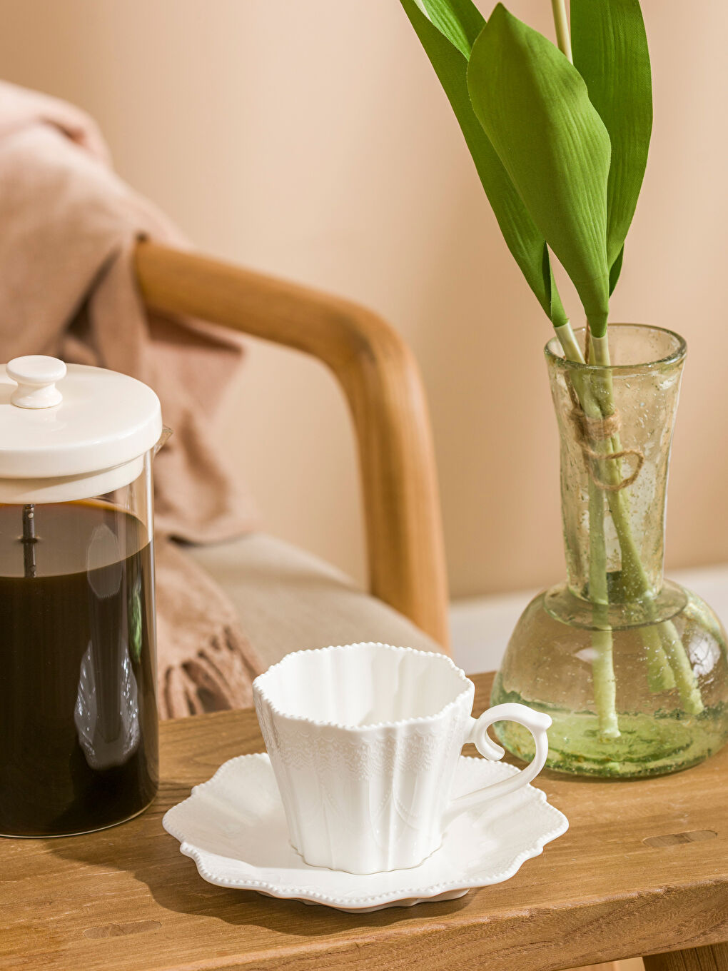 Beyaz Desenli Porselen Kahve Fincan Takımı