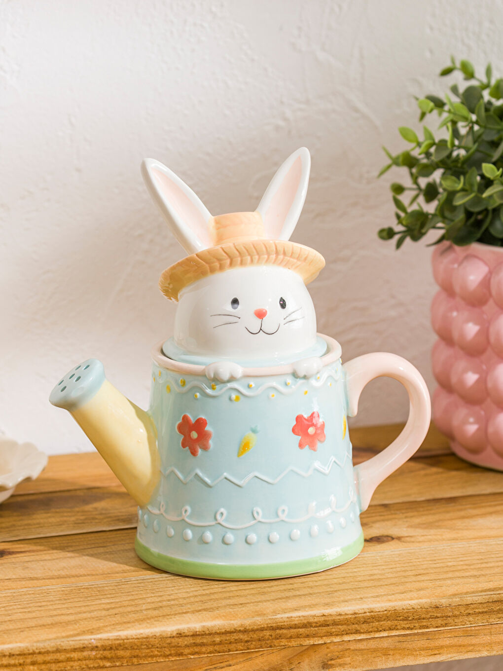 Rabbit Figurine Teapot 690 ml