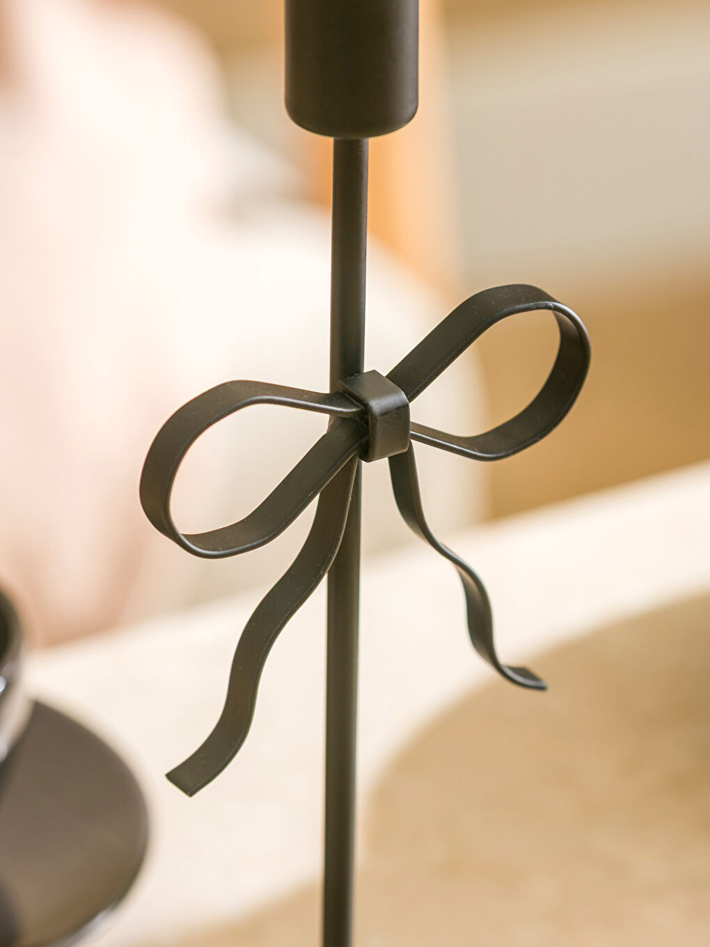 Siyah Fiyonk Görünümlü Metal Mumluk 26 cm-2