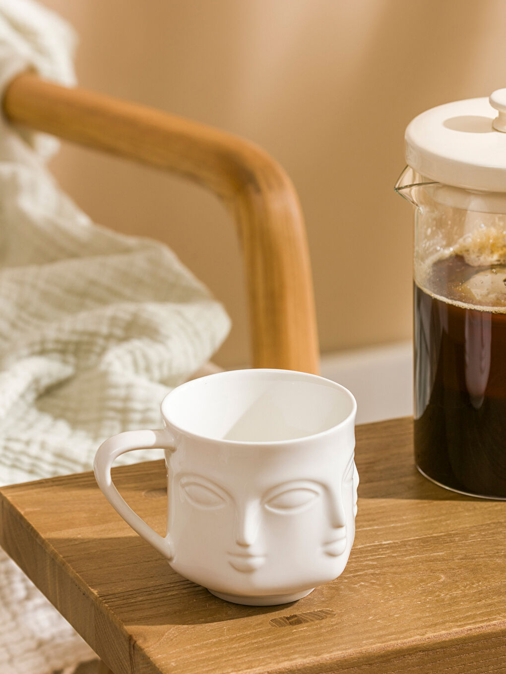 Beyaz Yüz Baskılı Porselen Kupa 350 ml-1