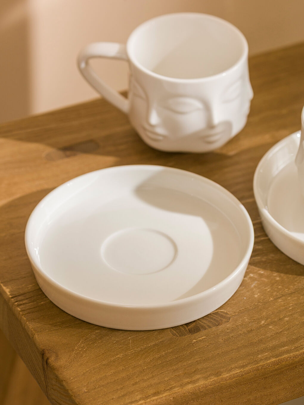 Beyaz Yüz Figürlü 2 Kişilik Porselen Kahve Fincan Takımı-1