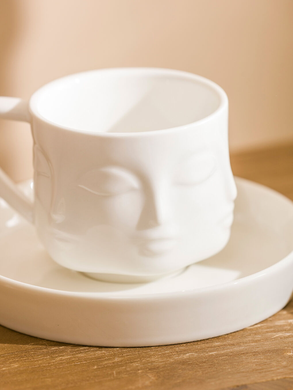 Beyaz Yüz Figürlü 2 Kişilik Porselen Kahve Fincan Takımı-2