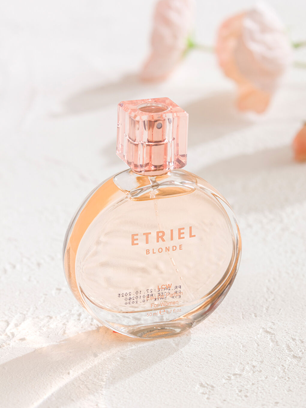 عطر  خليط من الألوان