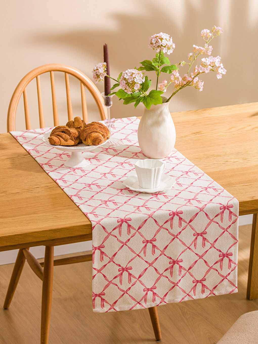 Kırmızı Fiyonk Baskılı Runner 45x150 cm