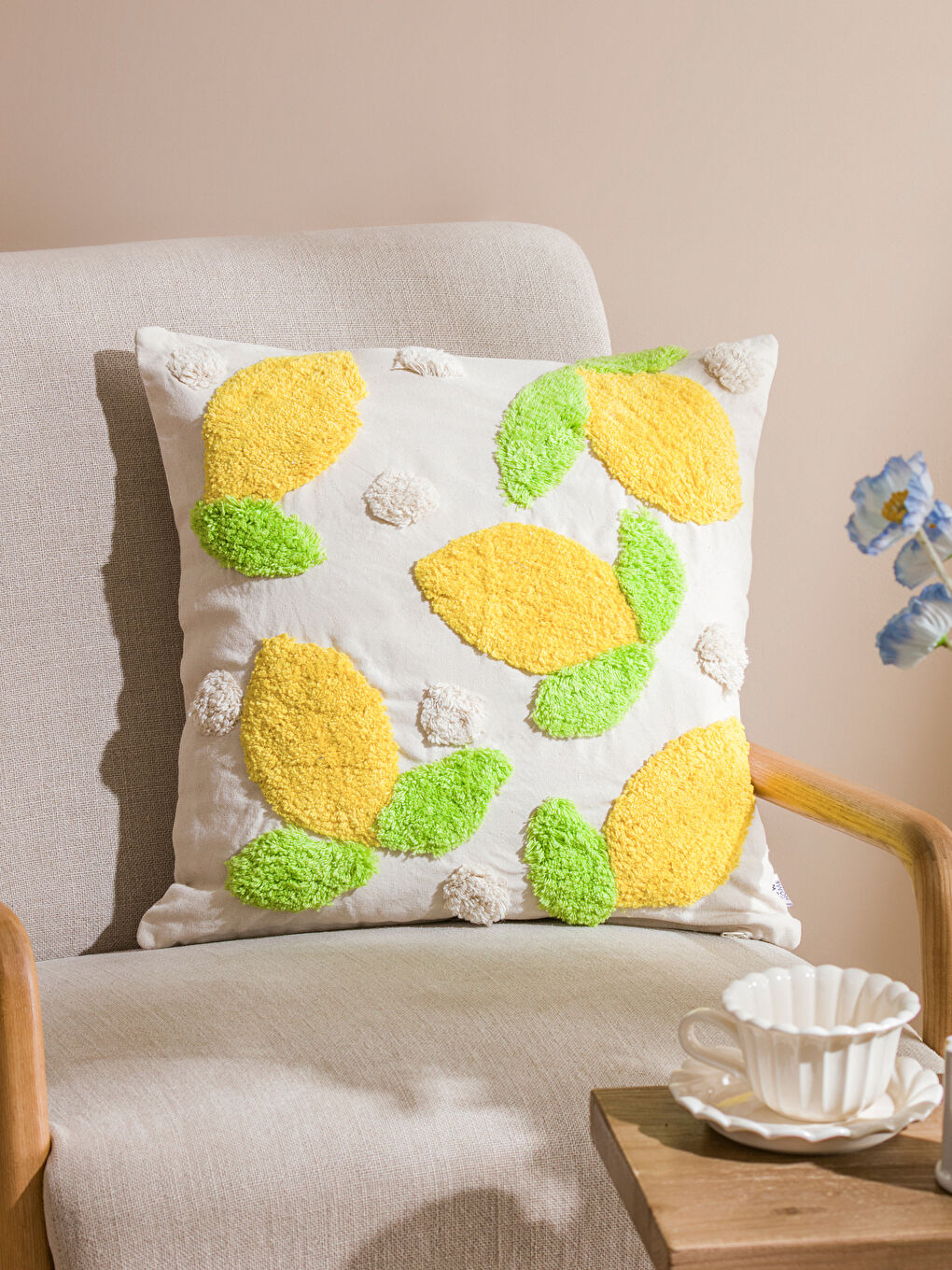 Sarı Limon Nakışlı Kırlent Kılıfı 45x45 cm