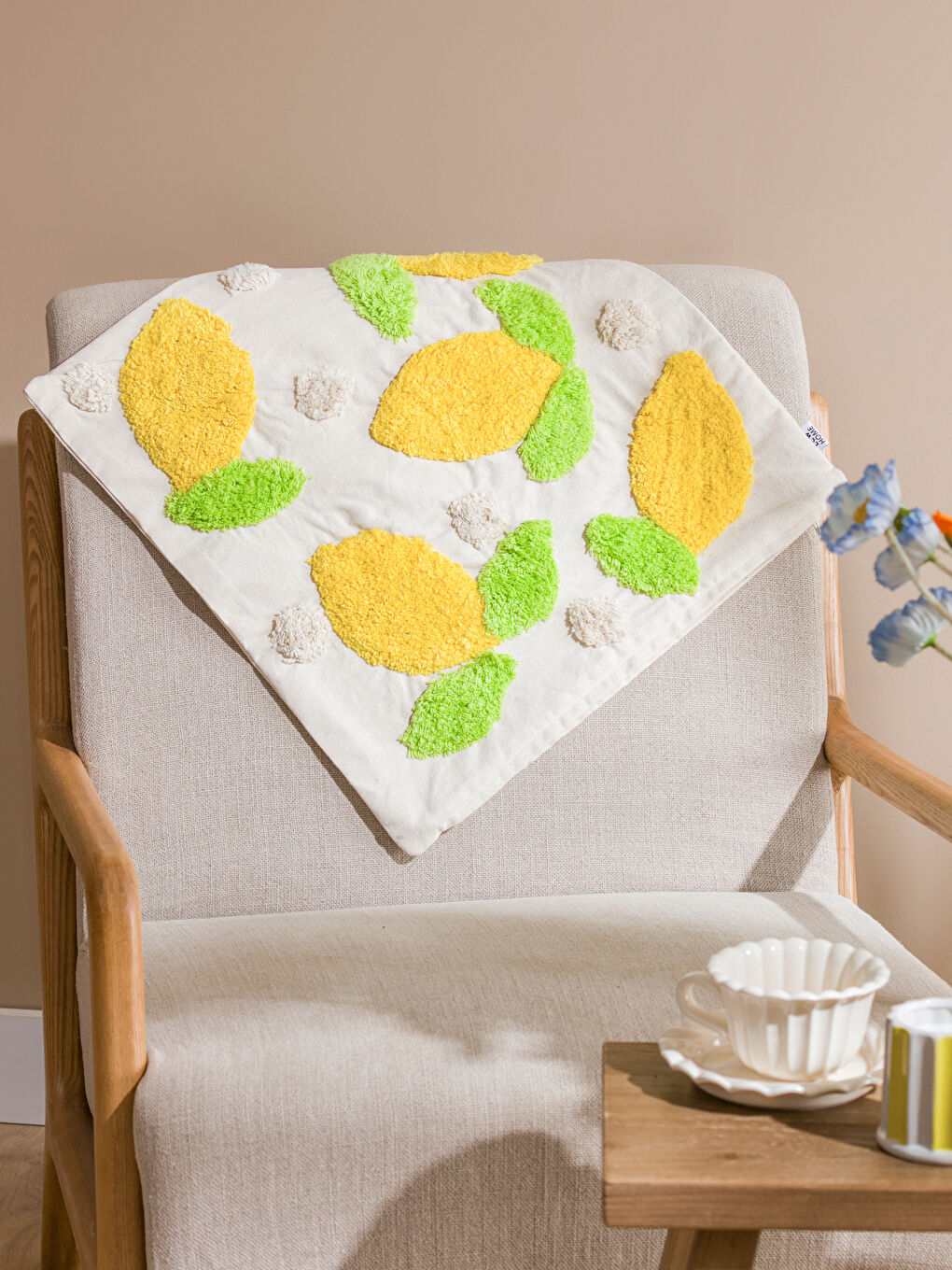 Sarı Limon Nakışlı Kırlent Kılıfı 45x45 cm-1