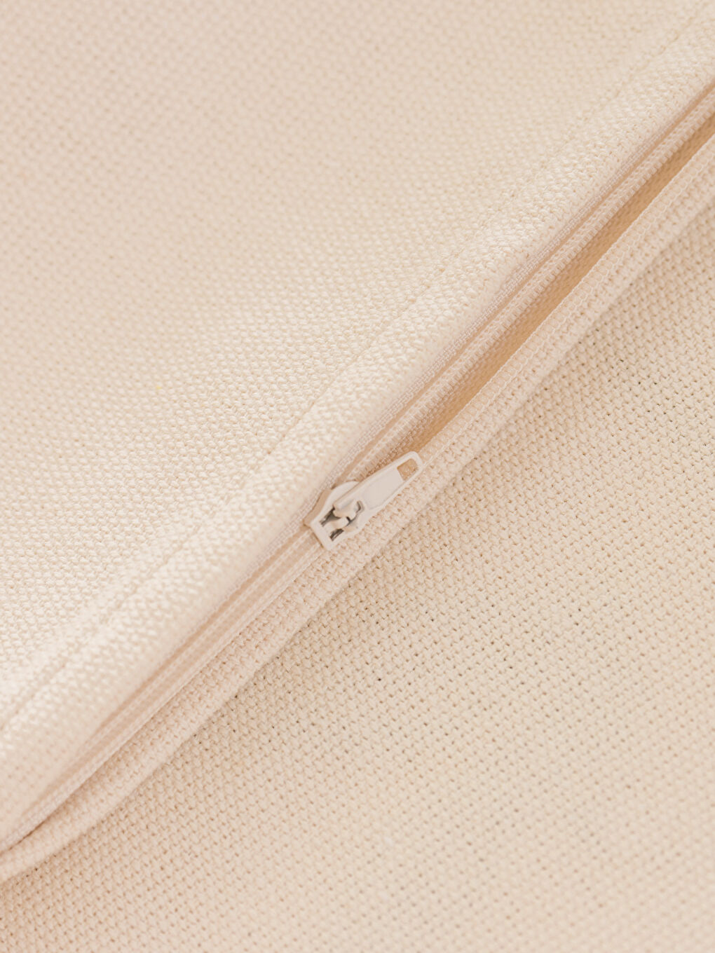 Bej Yüz Nakışlı Kırlent Kılıfı 45x45 cm-3