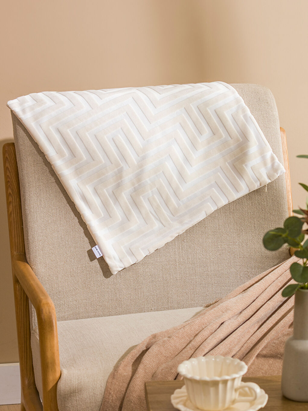 Geometrik Desenli Kırlent Kılıfı 45x45 cm-1