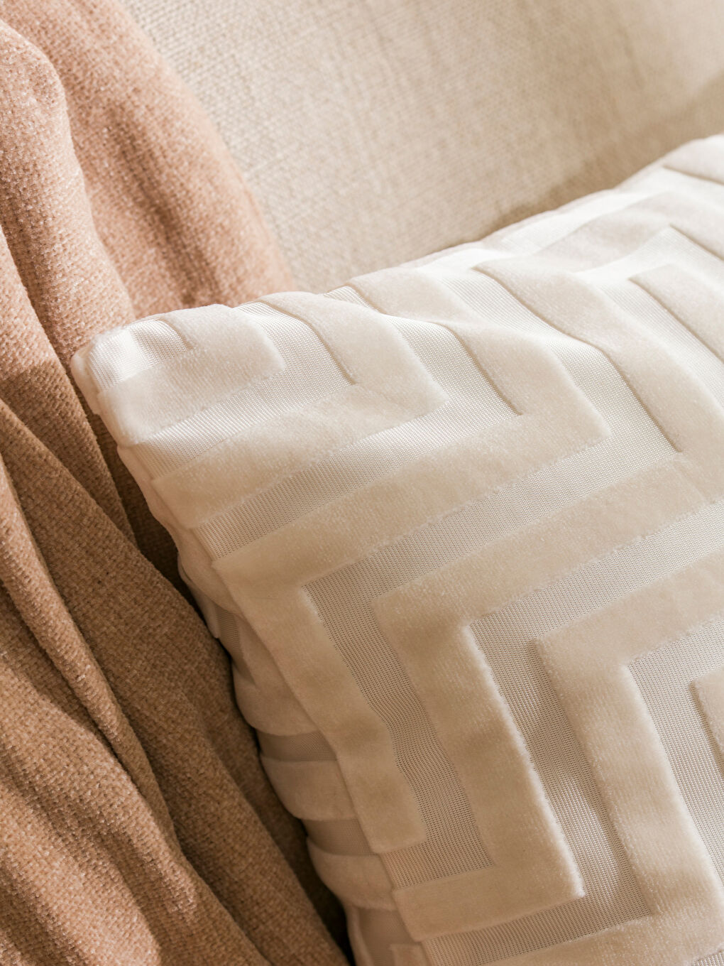 Geometrik Desenli Kırlent Kılıfı 45x45 cm-2