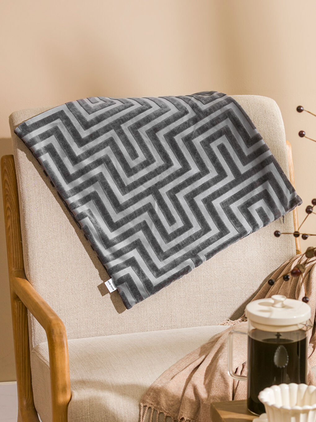 Geometrik Desenli Kırlent Kılıfı 45x45 cm-1